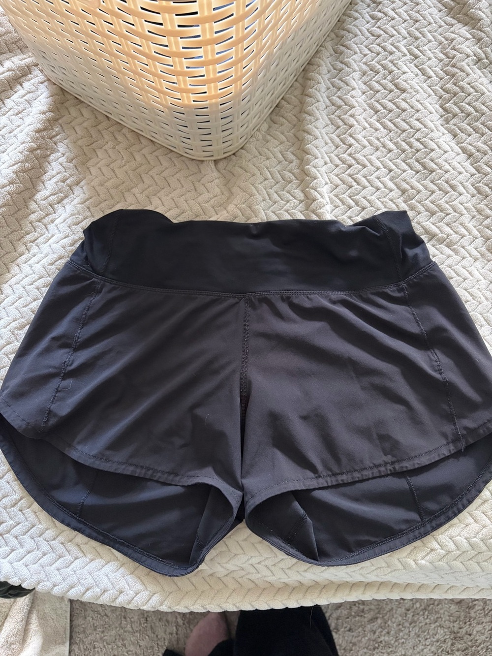 Lululemon Speed Up Short Mid Rise Size 4